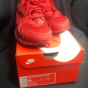 Youth size 5 Nike huarache run
